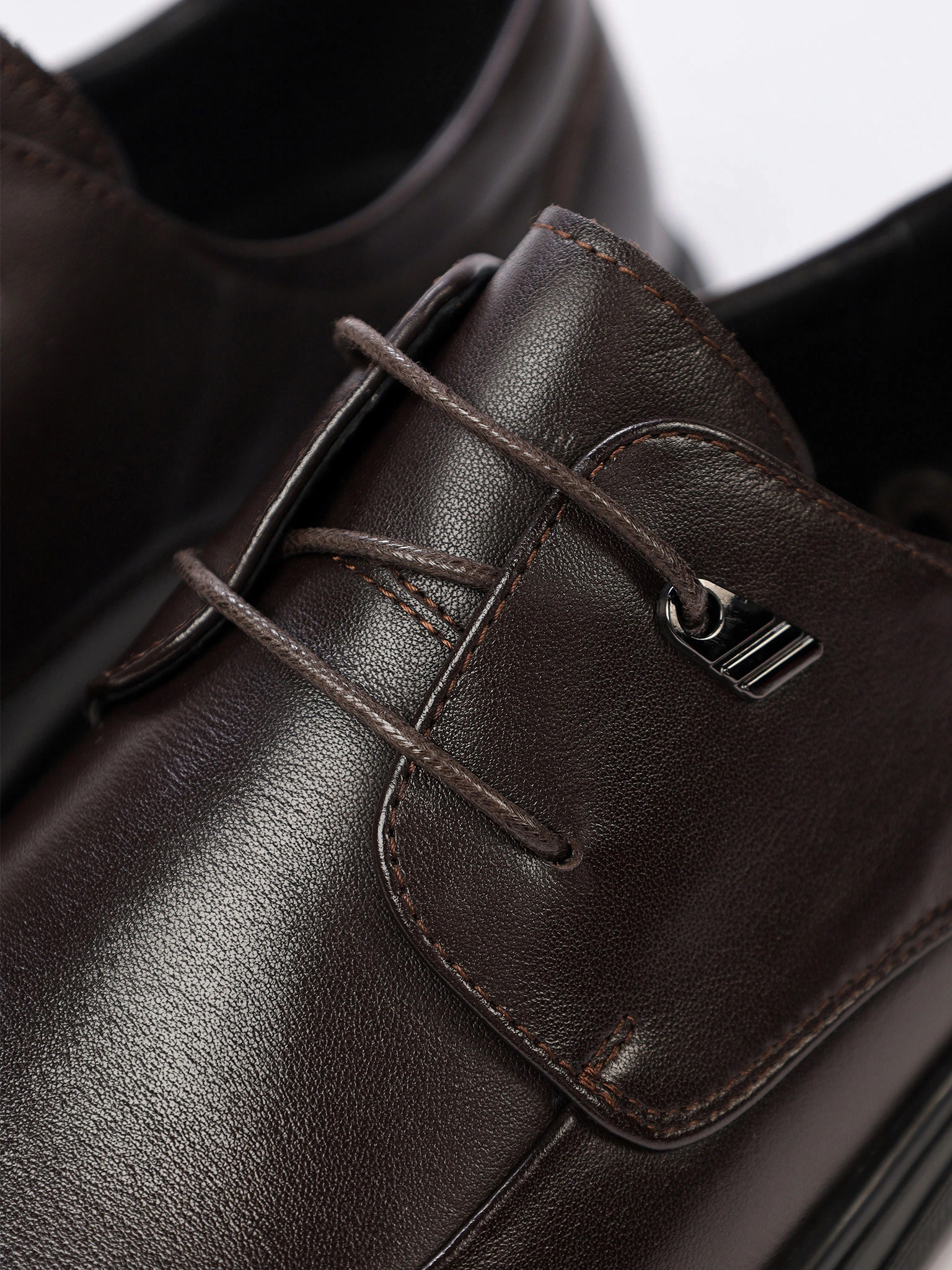 Туфли-дерби коричневого цвета со шнуровкой